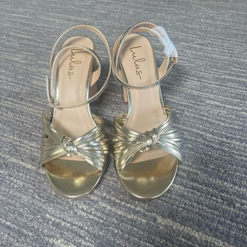 Lulus Brand new Gold Heels